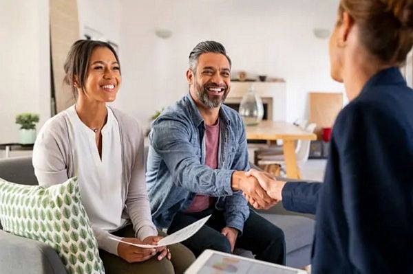 Nghề Môi Giới Bất Động Sản: Cơ Hội Vàng Hay Cuộc Đào Thải Khắc Nghiệt Trong Thị Trường Biến Động?