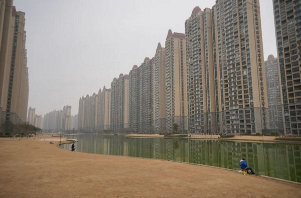 Giới Trẻ Trung Quốc “Nghỉ Hưu Sớm” Nhờ Nhà Giá Rẻ Khi Kinh Tế Chậm Lại