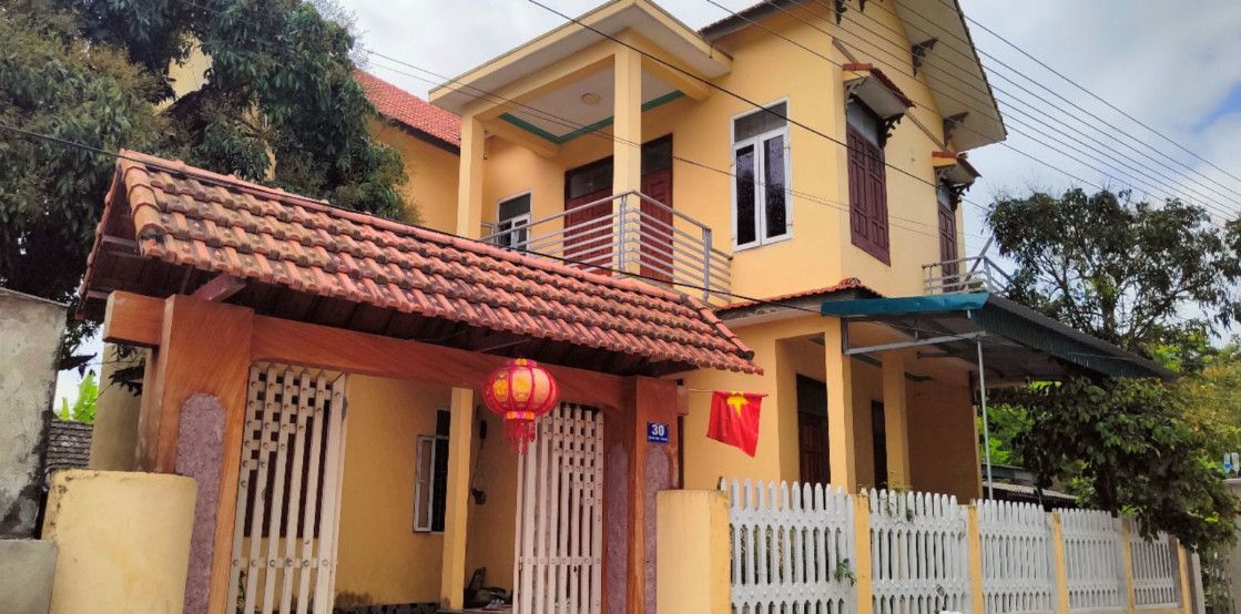 Hướng nhà ở nông thôn xác định theo cổng hay cửa chính? Giải mã tranh cãi phong thủy lâu đời