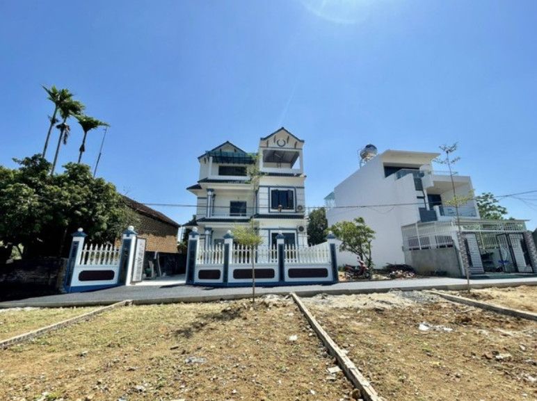 Lãi Suất Ngân Hàng Tăng Mạnh: Sự Thật Đằng Sau Làn Sóng Rao Bán Cắt Lỗ Bất Động Sản