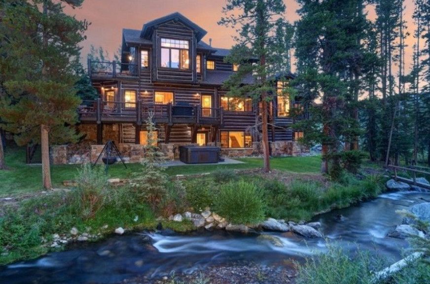 Nước bên trái hay bên phải nhà tốt hơn? Giải mã phong thủy “Thanh Long – Bạch Hổ” chuẩn chuyên gia