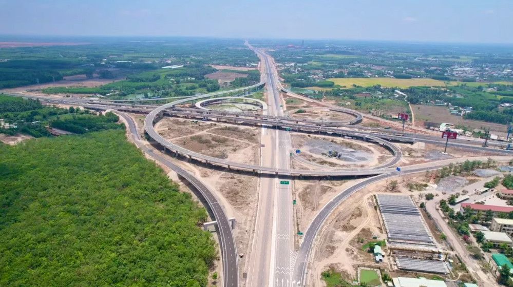 Thông xe 12 dự án cao tốc dịp 30/4: Cú hích hạ tầng, mở rộng kết nối toàn quốc