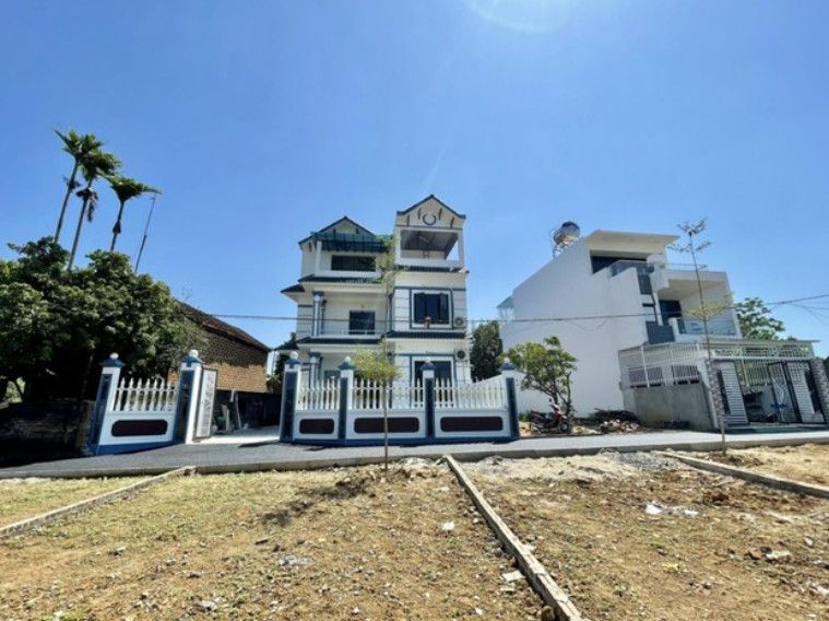 Xây Nhà Hay Mua Nhà Không Cần Phong Thủy? Ý Nghĩa Cát Hung Của 8 Hướng Nhà Và Nhà Thờ Tổ Theo Phong Thủy