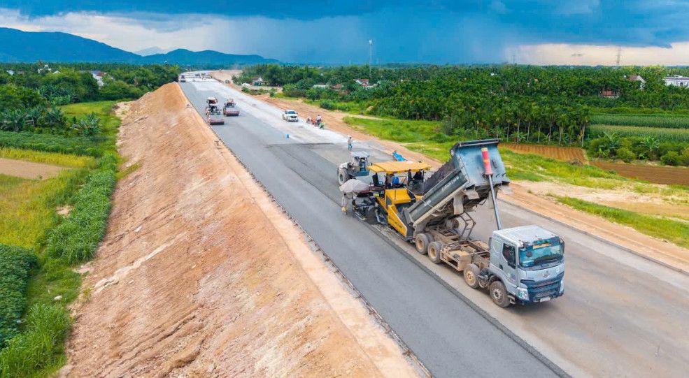 Bộ Xây dựng đặt mục tiêu tăng trưởng 2 con số: Hạ tầng, đô thị và nhà ở xã hội sẽ bứt phá giai đoạn 2026 - 2030