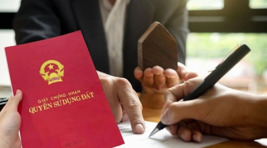 Có thể làm đồng thời thủ tục tặng cho và đăng ký biến động đất đai? Quy định mới người dân cần biết