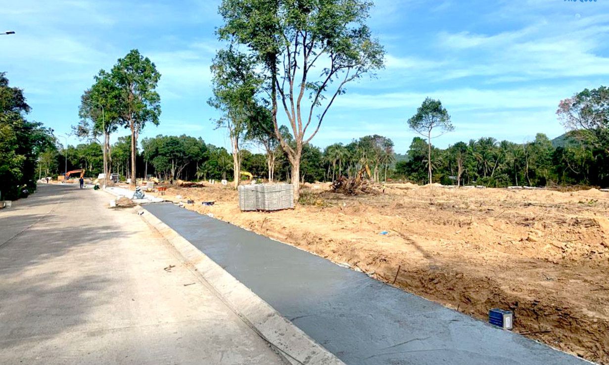Giá đất càng tăng càng khó bán: Nhà đầu tư “đu đỉnh” mắc kẹt giữa cơn sốt đất nền