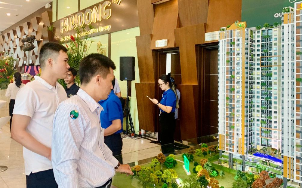 Người Trẻ “Mắc Kẹt” Giữa Giá Nhà Leo Thang: Không Đủ Điều Kiện Mua NOXH, Cũng Không Với Tới Nhà Thương Mại