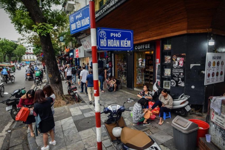 Nhà Mặt Phố Hà Nội Hết “Thời Vàng”? Giá Thuê Lao Dốc, Nhiều Chủ Nhà Giảm Tiền Tỷ Vẫn Khó Bán