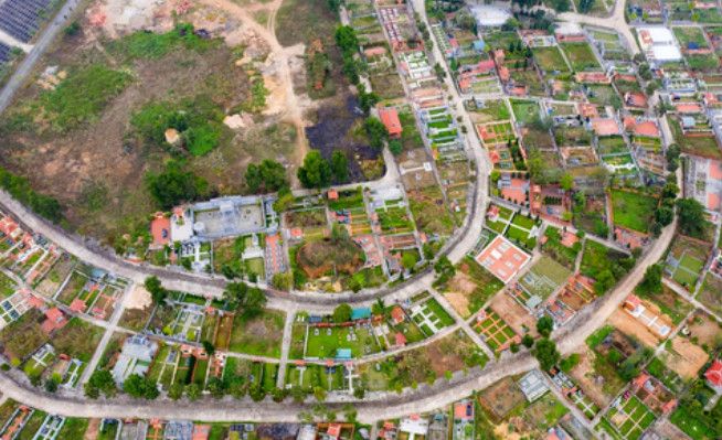 Quảng Ngãi: Hơn 21.000 m² đất nông nghiệp bị biến thành “khu an táng” trái phép, hàng chục ngôi mộ xây dựng kiên cố gây bức xúc