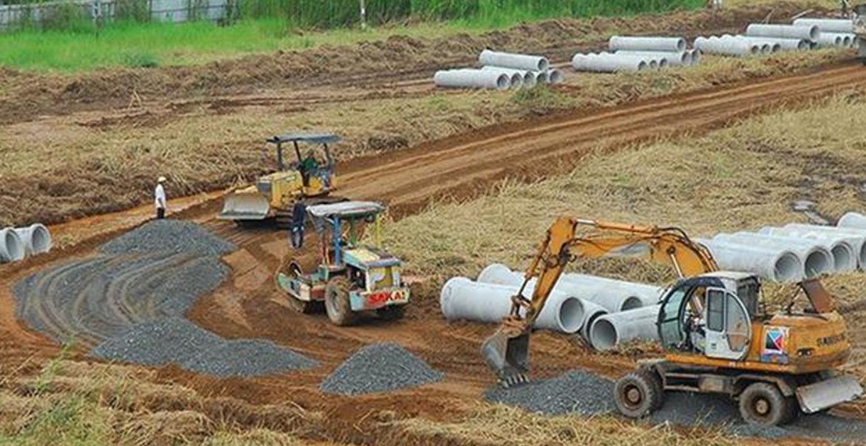 Quy định mới về thu hồi sổ đỏ theo Luật Đất đai 2024: Chuyển nhượng một phần đất có bị thu hồi Giấy chứng nhận?