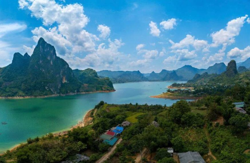 Sơn La khởi công siêu dự án điện mặt trời nổi 17.000 tỷ đồng trên lòng hồ thủy điện Sơn La