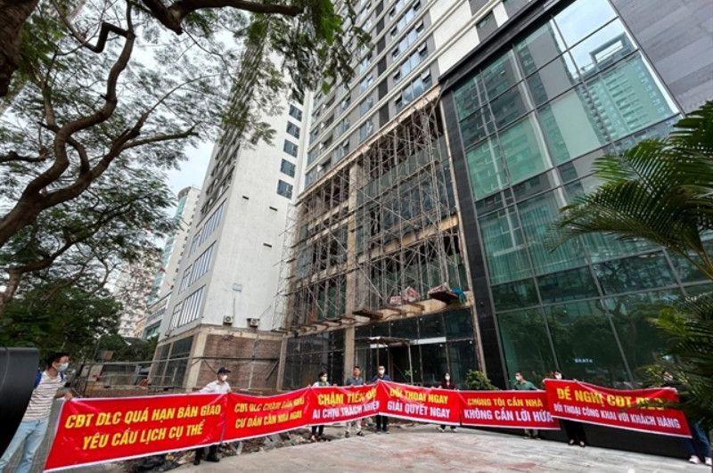 Dự án Harmony Square chậm bàn giao suốt nhiều năm: Cư dân căng băng rôn đòi quyền lợi, chủ đầu tư nói gì?