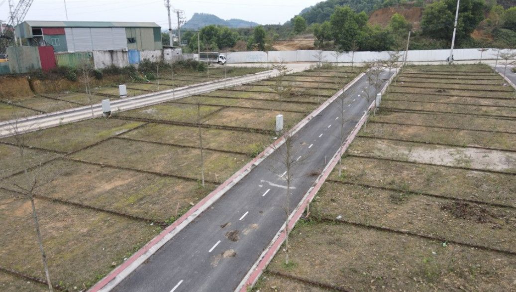 Hơn 2,5 triệu tỷ đồng tín dụng vào bất động sản: Vì sao doanh nghiệp địa ốc vẫn chịu áp lực kép?