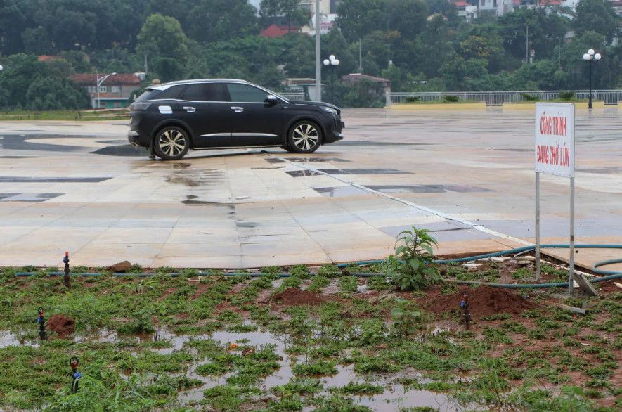 Quảng trường Trung tâm Gia Nghĩa xuất hiện lún, nứt trên diện tích khoảng 700m²: Nguyên nhân được lý giải ra sao?