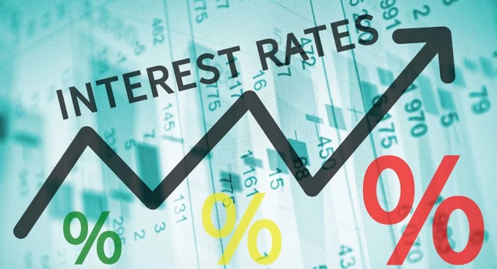 Lãi suất tiền gửi đàm phán vượt 9,8%: Cuộc đua huy động vốn của ngân hàng nóng lên