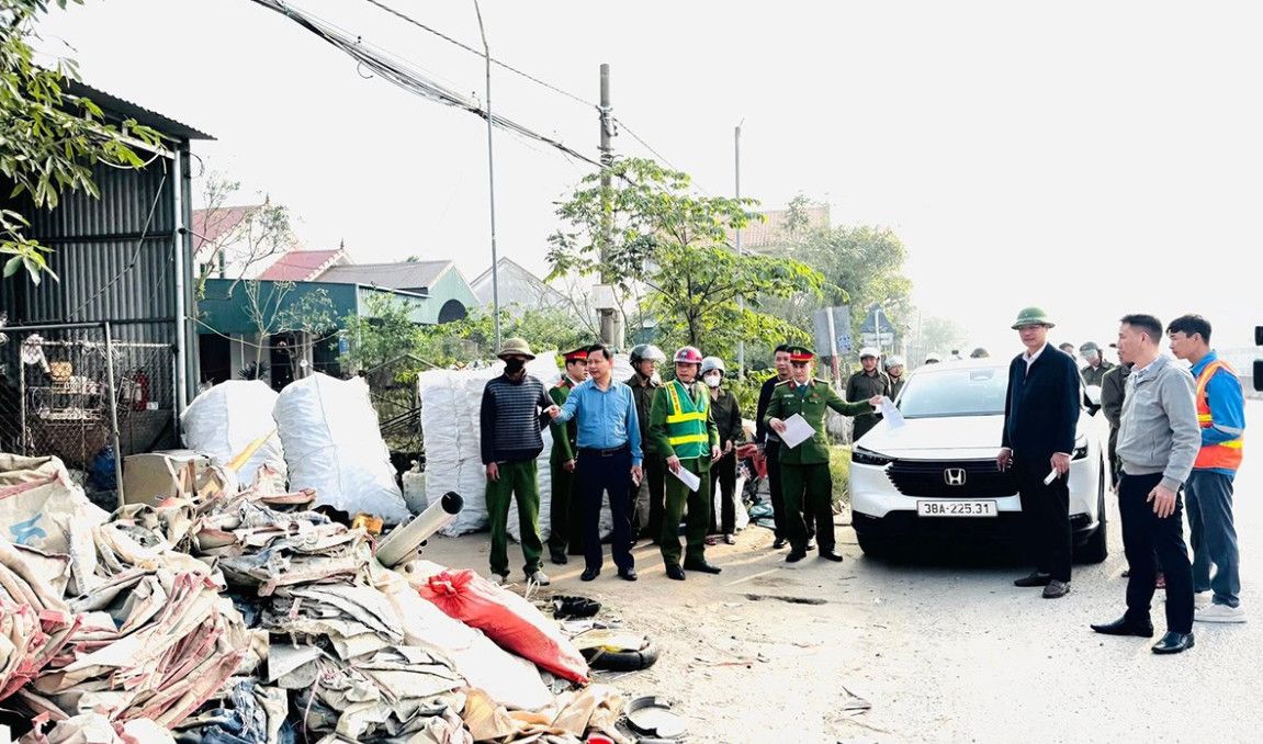 Ngang nhiên chiếm dụng đất hành lang giao thông: Sai phạm kéo dài nhiều năm chưa được xử lý dứt điểm