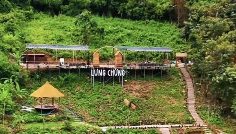 Tiệm cà phê Lưng Chừng ở Đồi Tà Pạ bị phạt vì xây dựng trên đất rừng phòng hộ