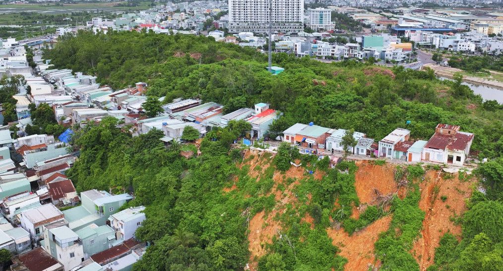52 hộ dân dưới chân núi Một sống trong lo sợ sạt lở: Chính quyền khẩn trương tính phương án di dời, tái định cư