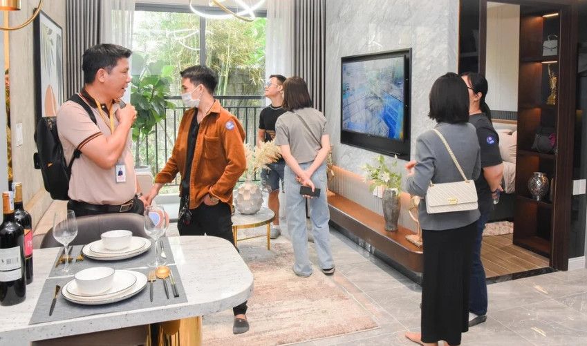 Dân văn phòng khó mua nhà Hà Nội, chọn thuê dài hạn: 7 điều cần biết để tránh mất tiền oan