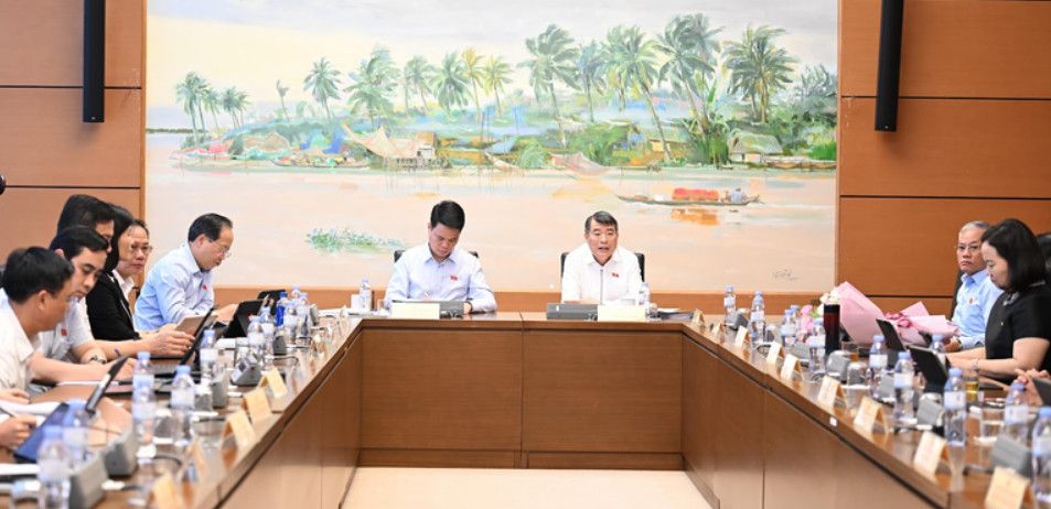 Thủ tướng nêu định hướng với bất động sản cao cấp, yêu cầu kiểm soát chặt giá nhà ở xã hội và nhà cho thuê